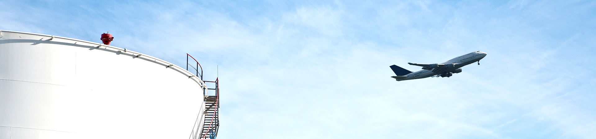 Airplane taking off representing the efficiency of FA-CIF Series Microfilters